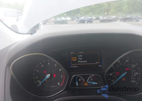 2015 Ford Focus Se z USA, uszkodzony, nr VIN 1FADP3F28FL353185